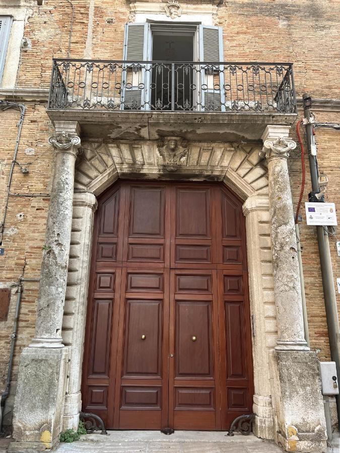 B&B Palazzo Lombardi Lucera Exteriör bild